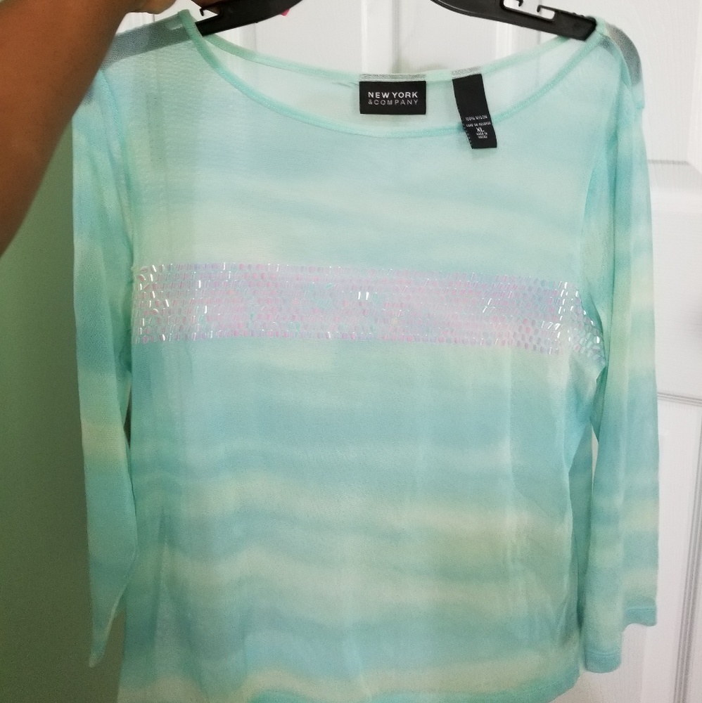 NEW YORK & COMPANY BEAUTIFUL TOP